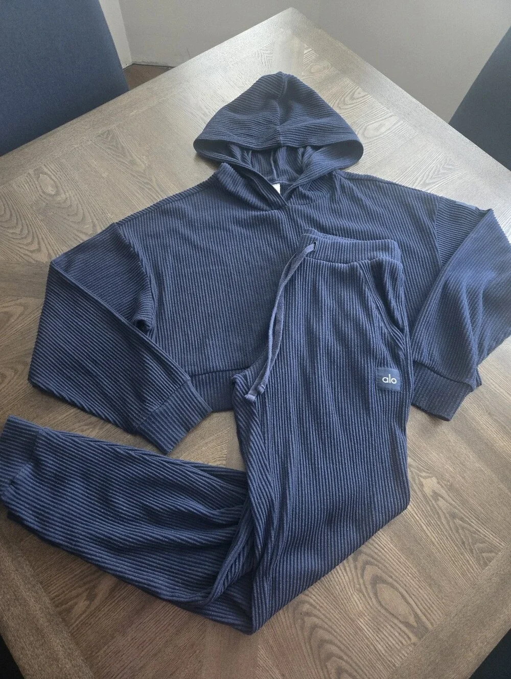 Alo Yoga Muse 2pc Navy Set Hoodie and Jogger sz MEDIUM